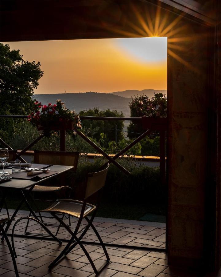 Albergo Ristorante Il Terziere Треві Екстер'єр фото