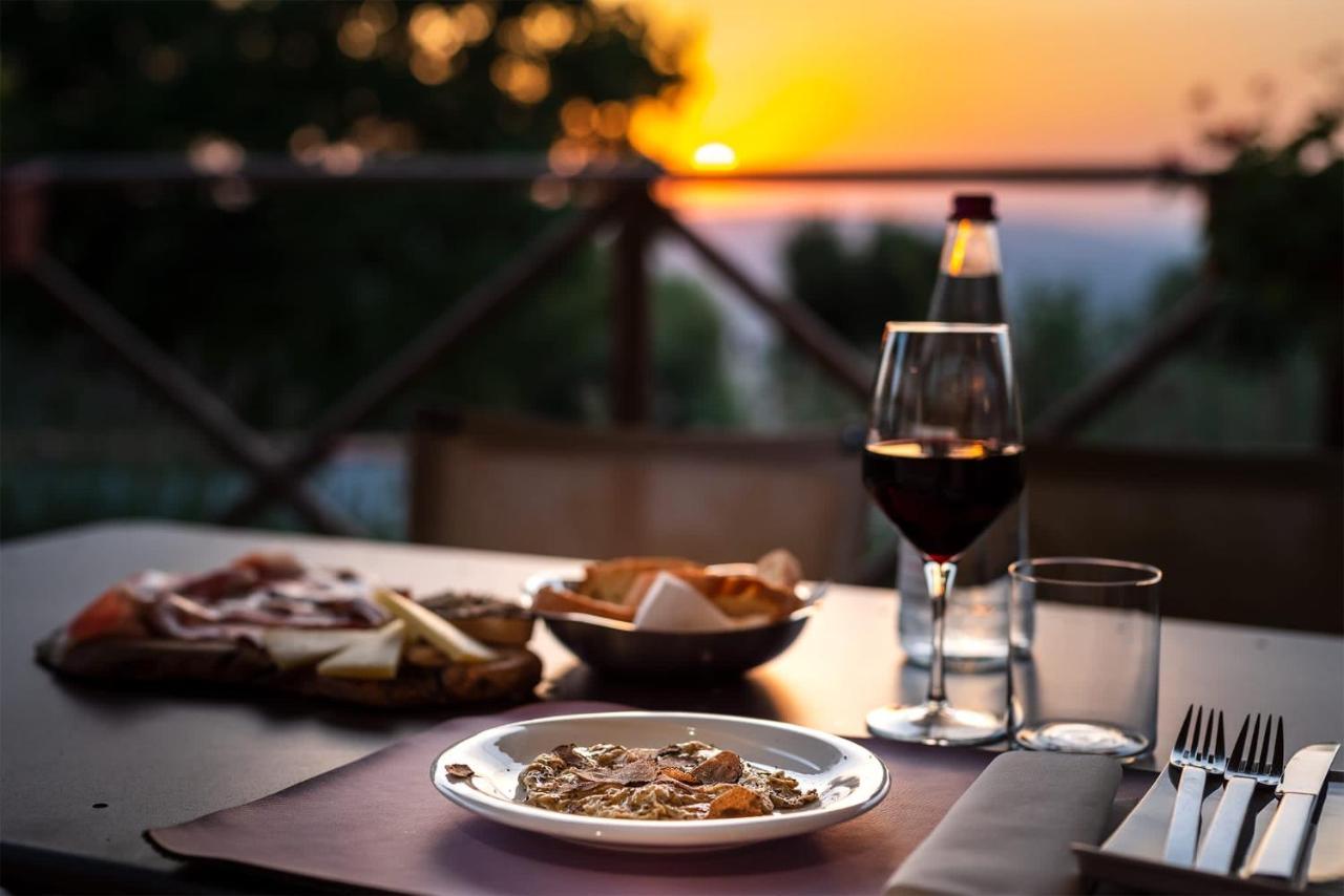 Albergo Ristorante Il Terziere Треві Екстер'єр фото
